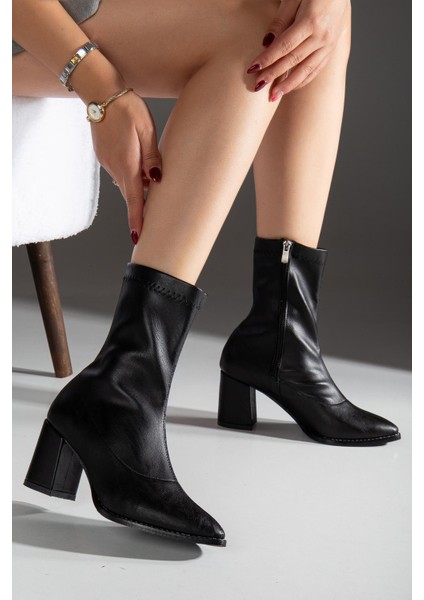 Kadın Kahverengi Sivri Burun Fermuarlı Dikiş Detaylı Esnek Kalın Topuklu Bilekte Streç Bot Bootie