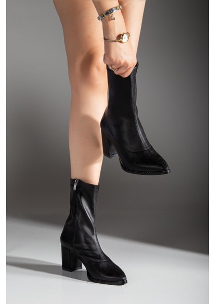 Kadın Kahverengi Sivri Burun Fermuarlı Dikiş Detaylı Esnek Kalın Topuklu Bilekte Streç Bot Bootie fiyatları