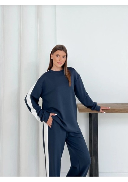 Geniş Paça Beyaz Şeritli Eşofman Takımı