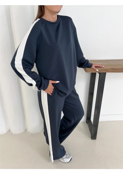 Geniş Paça Beyaz Şeritli Eşofman Takımı modelleri