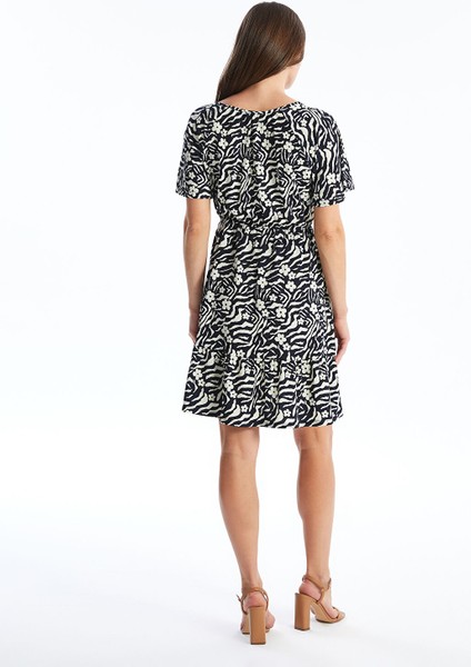 Yeni Sezon Bisiklet Yaka Desenli Kısa Kollu Elbise fırsatları