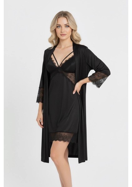 Kadın Siyah Jakarlı Dantel Detaylı Premium Gecelik & Sabahlık Takımı – Özel Kutulu