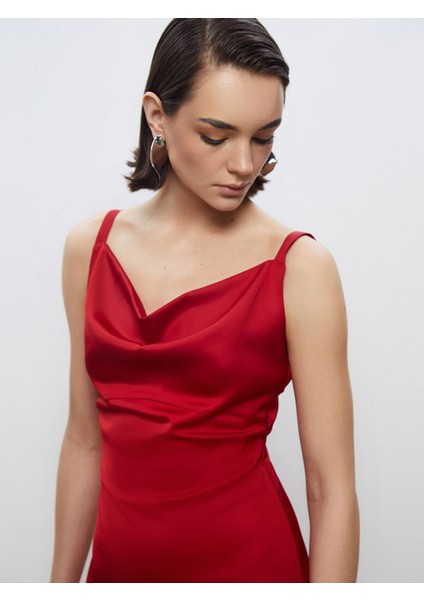 Yeni Sezon Dökümlü Yaka Askılı Abiye Elbise modelleri