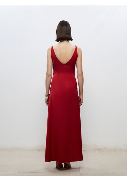 Yeni Sezon Dökümlü Yaka Askılı Abiye Elbise indirimleri