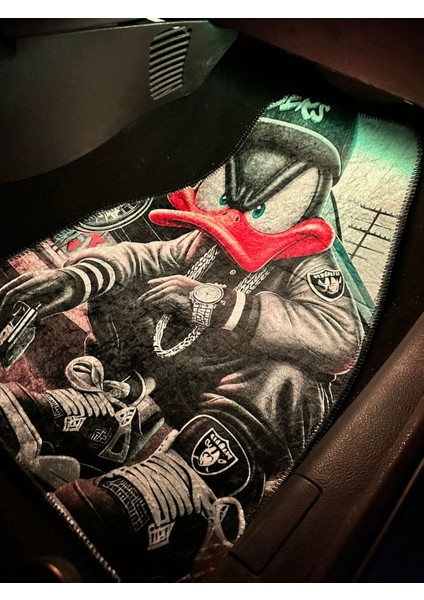 Gangster Tarzlı Daffy Duck (Bad Duck) Desenli Lüks Dijital Baskı Dekor Paspas