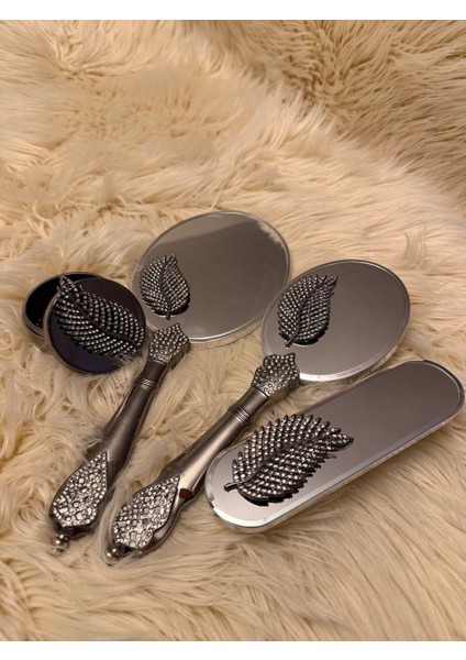 Kristal Yaprak Detaylı Çeyiz Ayna Tarak Fırça Seti – Lüks Kutulu Gelin Bohçası Makyaj Seti modelleri