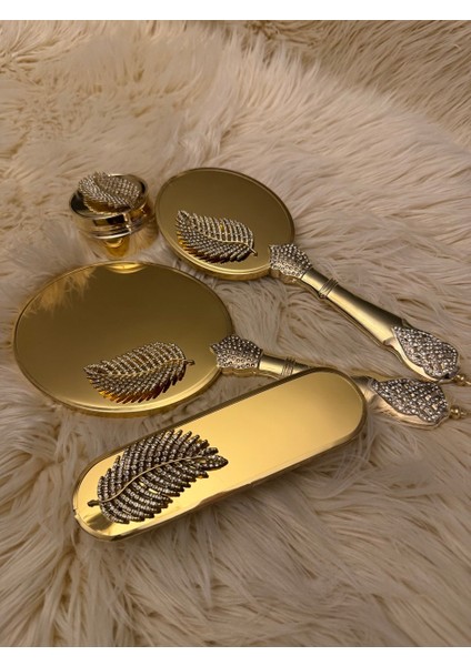 Kristal Yaprak Detaylı Çeyiz Ayna Tarak Fırça Seti – Lüks Kutulu Gelin Bohçası Makyaj Seti fiyatları