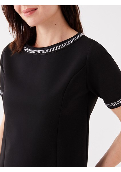Yeni Sezon Bisiklet Yaka Nakışlı Kısa Kollu Kadın Elbise modelleri