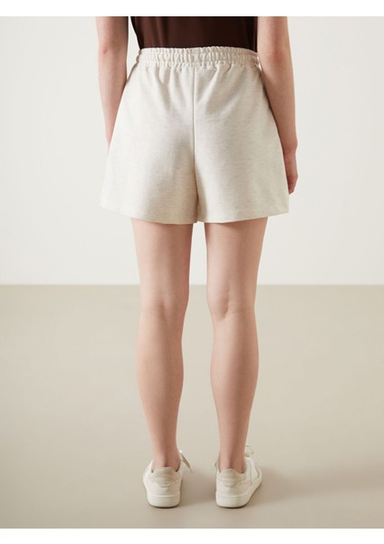 Yeni Sezon Beli Lastikli Kadın Şort fırsatları