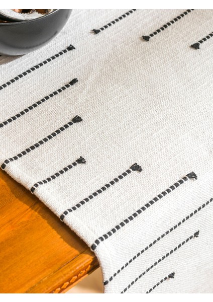 Yeni Sezon Çizgi Nakışlı Runner 45X120 cm fiyatları