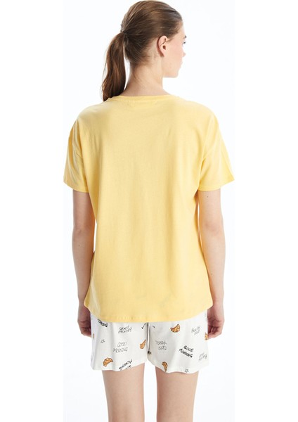 Yeni Sezon Bisiklet Yaka Baskılı Kısa Kollu Kadın Şortlu Pijama Takımı fırsatları