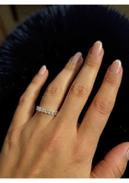 Ayarlanabilir Çelik Oval Kesim Taşlı Sıralı Yüzük – Silver Renk / Crystal Luxe Collection