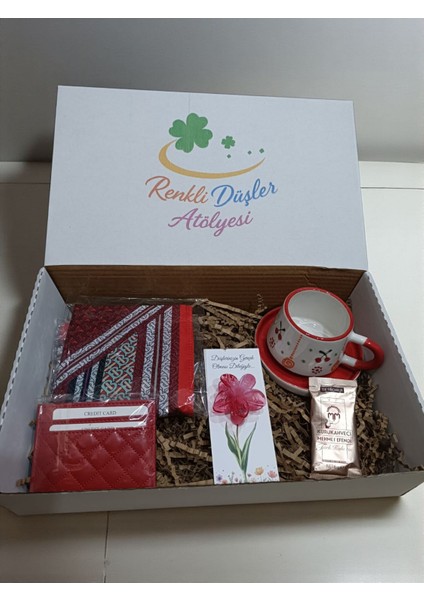 Hediye Kutusu Kadınlara Özel Yeni Yıl Hediye Seti Kahve Seti Kurumsal Hediye Kahve Kupası, Fular, Kartlık Cüzdan, Lotus Toka, Mehmet Efendi