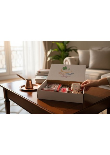 Hediye Kutusu Kadınlara Özel Yeni Yıl Hediye Seti Kahve Seti Kurumsal Hediye Kahve Kupası, Fular, Kartlık Cüzdan, Lotus Toka, Mehmet Efendi fiyatları