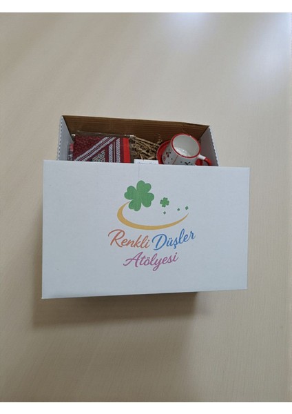 Hediye Kutusu Kadınlara Özel Yeni Yıl Hediye Seti Kahve Seti Kurumsal Hediye Kahve Kupası, Fular, Kartlık Cüzdan, Lotus Toka, Mehmet Efendi modelleri