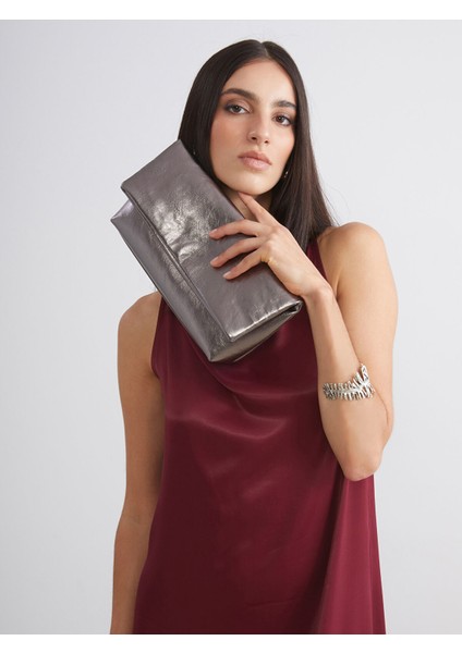 Yeni Sezon Dökümlü Yaka Saten Elbise fırsatları