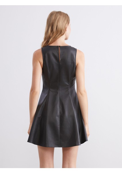 Yeni Sezon Bisiklet Yaka Deri Görünümlü Peplum Mini Elbise fırsatları