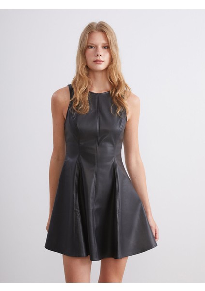 Yeni Sezon Bisiklet Yaka Deri Görünümlü Peplum Mini Elbise fiyatları