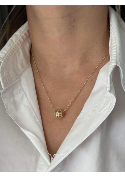 Gold Renk Silindir Taşlı ve Kalp Detaylı Çelik Kolye