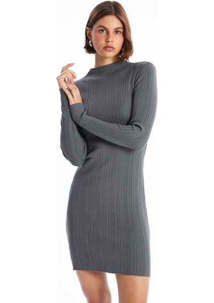 Yeni Sezon Dik Yaka Düz Uzun Kollu Kadın Triko Elbise fiyatları