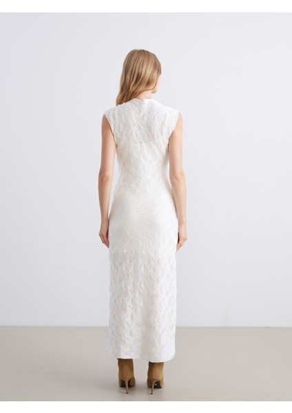 Yeni Sezon Dik Yaka Desenli Elbise fırsatları