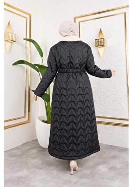 Kadın Kapitone Mont Siyah Renkli Kürklü Yaka ve Cepli Tasarım