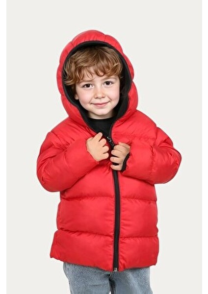 Erkek Çocuk Kırmızı Kapüşonlu Su ve Rüzgar Geçirmez Polarlı Şişme Mont modelleri