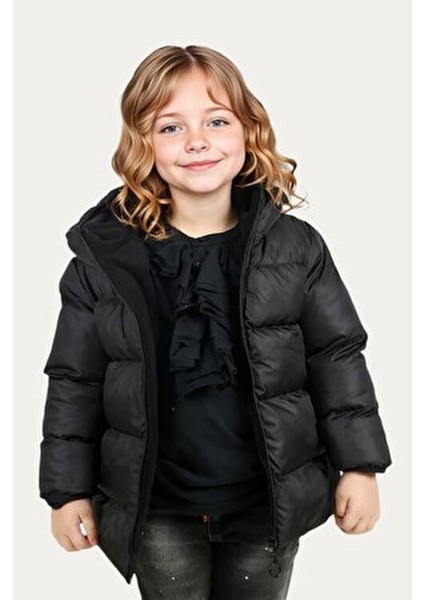 Kız Çocuk Siyah Kapüşonlu Su ve Rüzgar Geçirmez Polarlı Şişme Mont