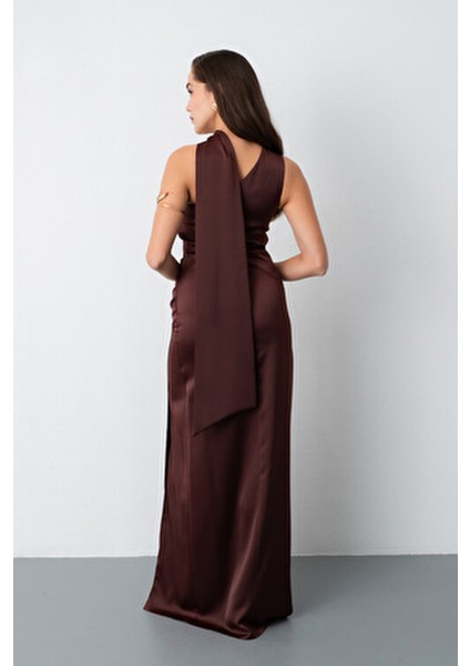 Kadın Kahverengi Fular Yaka Yırtmaçlı Uzun Saten Abiye Elbise Şık Tasarım 146 cm