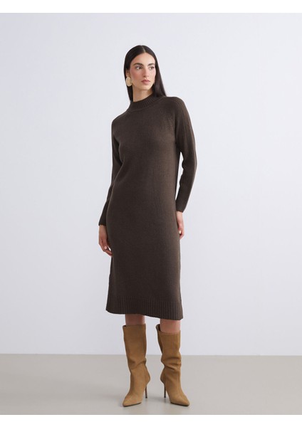 Yeni Sezon Yarım Balıkçı Yaka Yırtmaçlı Triko Elbise