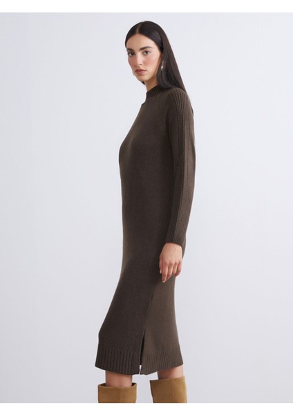 Yeni Sezon Yarım Balıkçı Yaka Yırtmaçlı Triko Elbise fiyatları