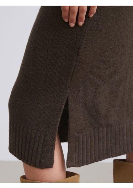 Yeni Sezon Yarım Balıkçı Yaka Yırtmaçlı Triko Elbise modelleri