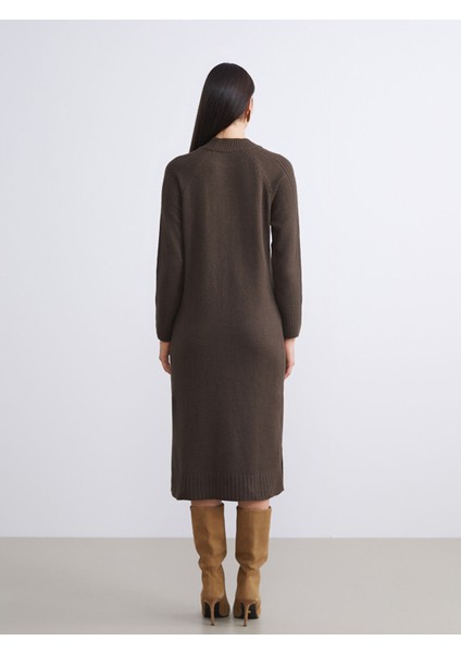 Yeni Sezon Yarım Balıkçı Yaka Yırtmaçlı Triko Elbise fırsatları