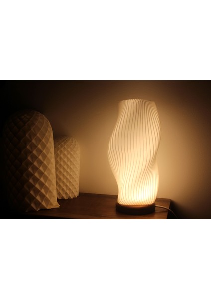 Modern Dalga Form Masa Lambası – 3D Baskı Pla Dekor