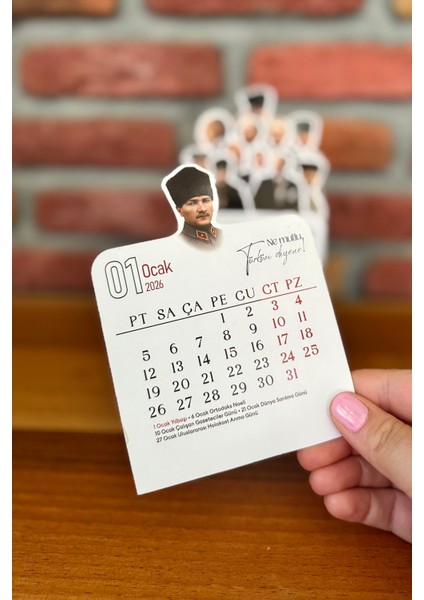 2026 Mustafa Kemal Atatürk Takvimi - Ahşap Stantlı Masa Takvimi, Ahşap Ayaklı Atatürk 2026 Takvim fiyatları