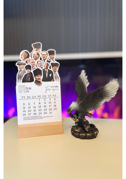 2026 Mustafa Kemal Atatürk Takvimi - Ahşap Stantlı Masa Takvimi, Ahşap Ayaklı Atatürk 2026 Takvim fırsatları