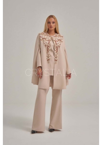 Üçlü Pelerinli Takım