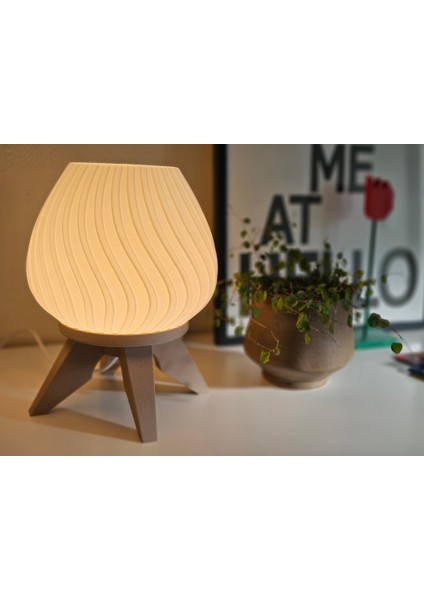 3D Baskı Dalga Desenli Masa Lambası – Üç Ayaklı Dekoratif Lamba fiyatları