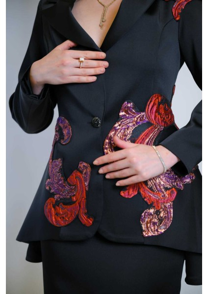 Özel Jakar Kumaş Motif Işlemeli Ceket ve Uzun Etek Takım fiyatları