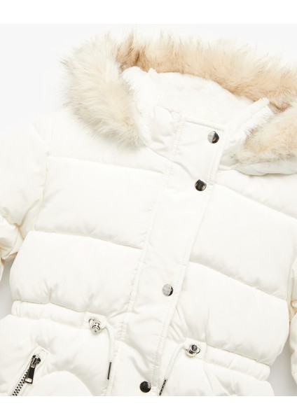 Uzun Kollu Peluş Detaylı Kapşonlu Fermuarlı Şişme Mont modelleri