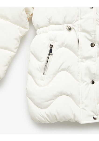 Uzun Kollu Peluş Detaylı Kapşonlu Fermuarlı Şişme Mont fırsatları