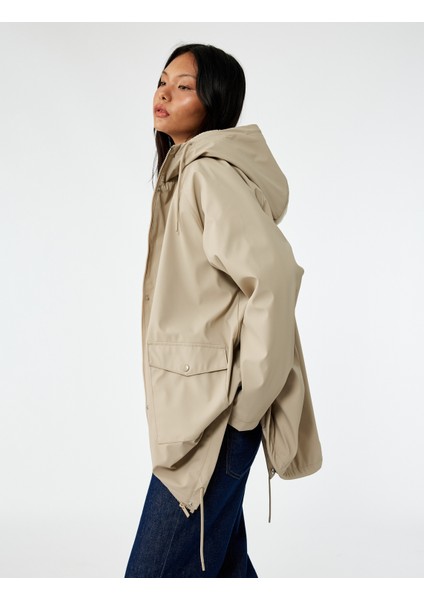 Deri Görünümlü Içi Suni Kürklü Fermuarlı Cepli Su Geçirmez Kapüşonlu Mont modelleri