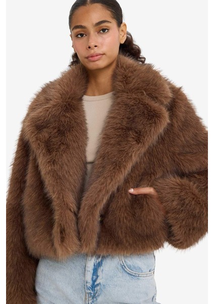 Regular Fit Düğmeli Kısa Suni Kürk F2921AX25WN