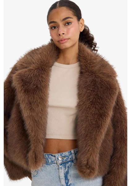 Regular Fit Düğmeli Kısa Suni Kürk F2921AX25WN fırsatları