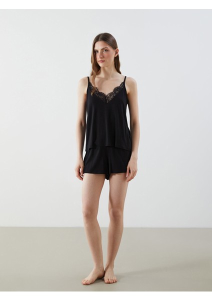 Yeni Sezon V Yaka Dantelli Askılı Kadın Şortlu Pijama Takımı fiyatları