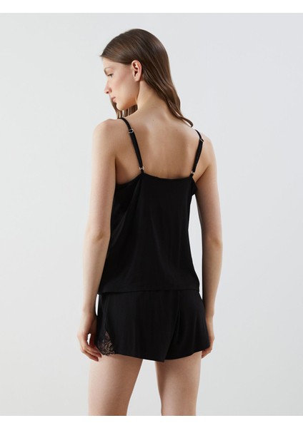 Yeni Sezon V Yaka Dantelli Askılı Kadın Şortlu Pijama Takımı fırsatları