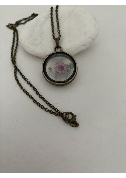 Kurutulmuş Mor Çiçek Figürlü Kolye Antik Bakır Renk