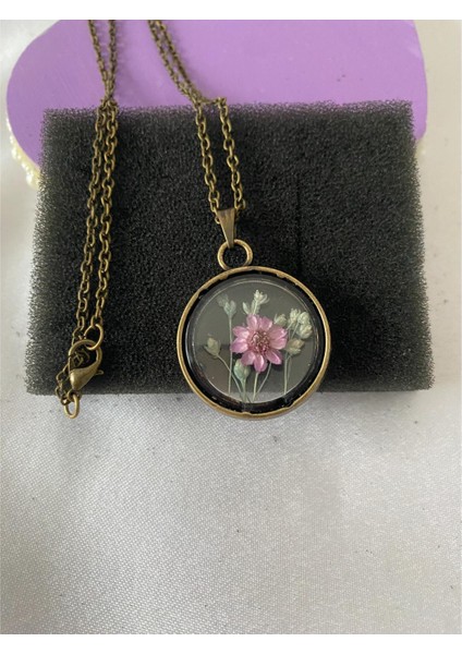 Kurutulmuş Mor Çiçek Figürlü Kolye Antik Bakır Renk fırsatları