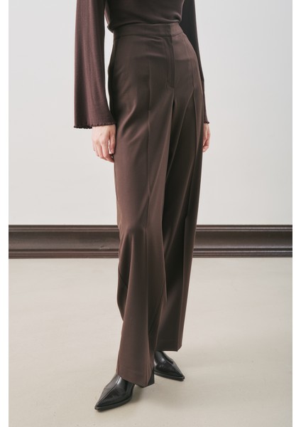 Klasik Kesim Kumaş Pantolon Acı Kahve fırsatları
