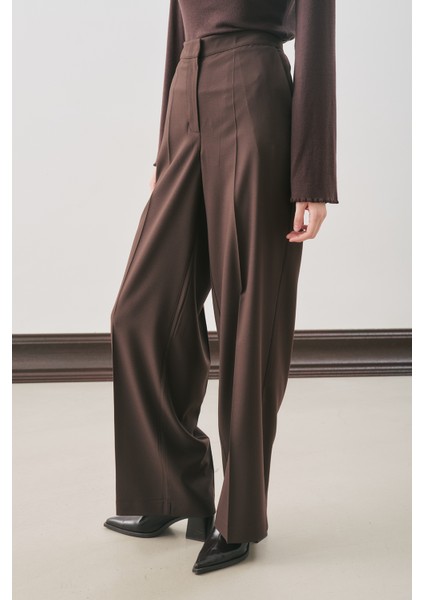 Klasik Kesim Kumaş Pantolon Acı Kahve indirimleri